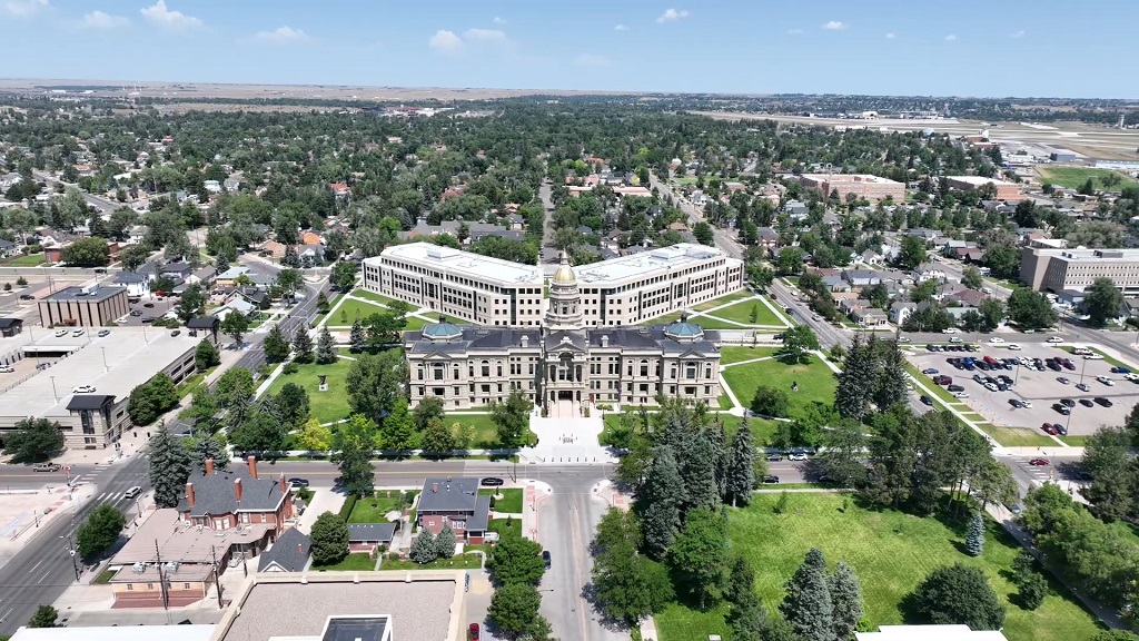 Government buildings and neighborhoods in Cheyenne with open green areas and good air quality